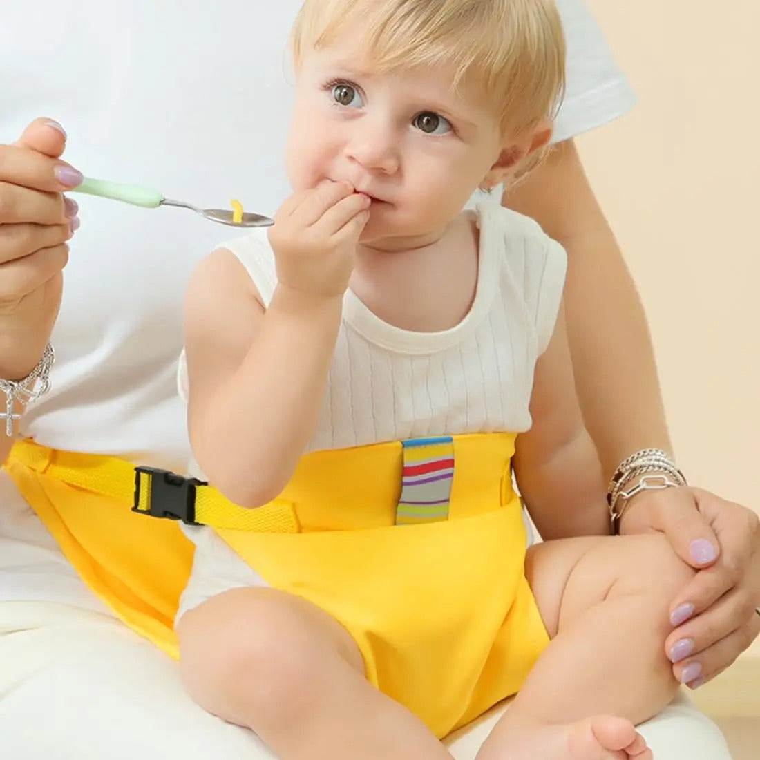 Feeding time with the baby seat harness