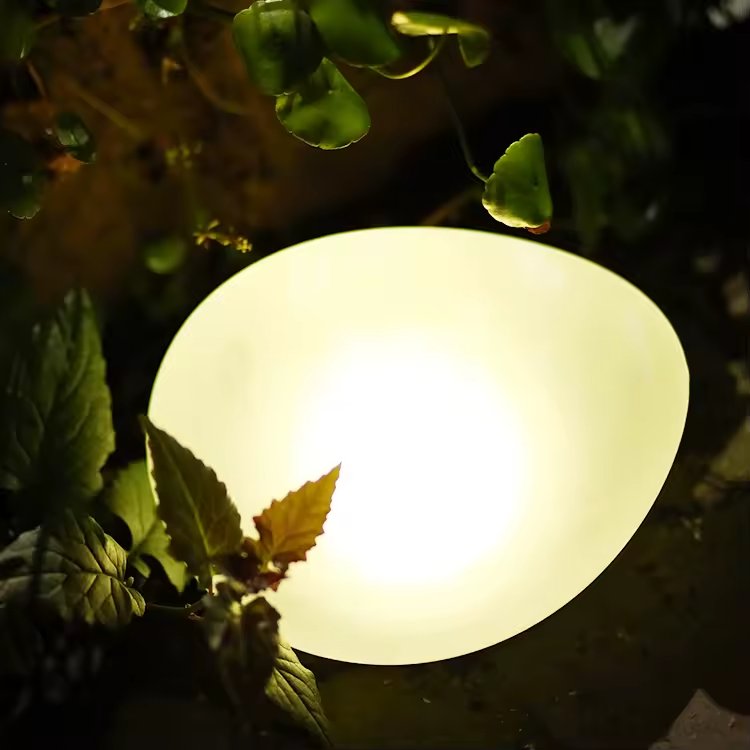 Solar glowing garden pebble stone light